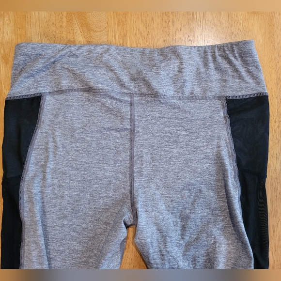 EUC Yogalicious gray and black mesh leggings - Picture 2 of 7